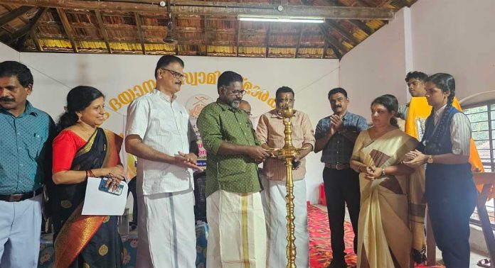 വിദ്യാർത്ഥികൾ മനുഷ്യ സ്നേഹത്തിൻ്റെയും സാമൂഹ്യ സേവനത്തിൻ്റെ സന്ദേശം ഉൾകൊണ്ട് ജീവിക്കണം : ചിറ്റയം ഗോപകുമാർ വിദ്യാർത്ഥികൾ മനുഷ്യ സ്നേഹത്തിൻ്റെയും സാമൂഹ്യ സേവനത്തിൻ്റെ സന്ദേശം ഉൾകൊണ്ട് ജീവിക്കണം : ചിറ്റയം ഗോപകുമാർ