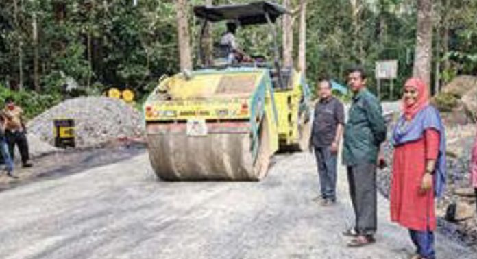 പ്ലാപ്പള്ളി-തുലാപ്പള്ളി ആലപ്പാട്ട് പടി റോഡിന്റെ ആദ്യഘട്ട ടാറിങ് പൂർത്തിയായി പ്ലാപ്പള്ളി-തുലാപ്പള്ളി ആലപ്പാട്ട് പടി റോഡിന്റെ ആദ്യഘട്ട ടാറിങ് പൂർത്തിയായി