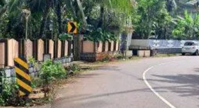 ചെത്തോങ്കര- അത്തിക്കയം പാതയിലെ കലുങ്കിൻ്റെ വീതി വർദ്ധിപ്പിക്കണമെന്ന ആവശ്യം ശക്തം ചെത്തോങ്കര- അത്തിക്കയം പാതയിലെ കലുങ്കിൻ്റെ വീതി വർദ്ധിപ്പിക്കണമെന്ന ആവശ്യം ശക്തം