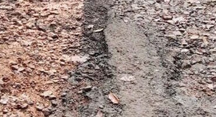 തകര്ന്ന് തരിപ്പണമായി കോട്ടാമുണ്ടകം-ചക്കാലപ്പടി റോഡ് ; ദുരിതത്തില് യാത്രക്കാര് തകര്ന്ന് തരിപ്പണമായി കോട്ടാമുണ്ടകം-ചക്കാലപ്പടി റോഡ് ; ദുരിതത്തില് യാത്രക്കാര്