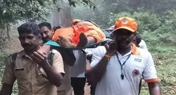 പുല്ലുമേട് കാനന പാതയില് കുടുങ്ങിയ തമിഴ്നാട് സ്വദേശിയായ അയ്യപ്പഭക്തനെ രക്ഷപെടുത്തി പുല്ലുമേട് കാനന പാതയില് കുടുങ്ങിയ തമിഴ്നാട് സ്വദേശിയായ അയ്യപ്പഭക്തനെ രക്ഷപെടുത്തി