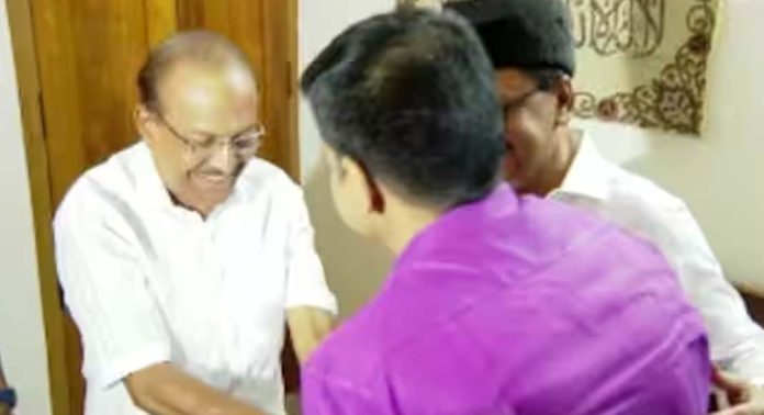 സന്ദീപ് വാര്യർ മുസ്ലിം ലീഗ് നേതാക്കളെ കാണാൻ പാണക്കാട് എത്തി സന്ദീപ് വാര്യർ മുസ്ലിം ലീഗ് നേതാക്കളെ കാണാൻ പാണക്കാട് എത്തി