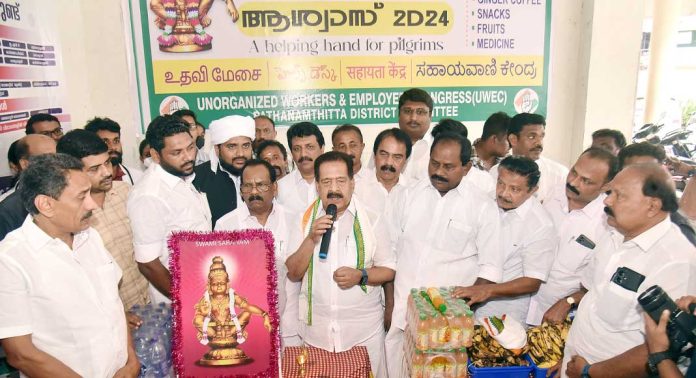 പതിവുതെറ്റിയില്ല ; ശബരിമല തീർത്ഥാടകർക്കാർക്ക് ആശ്വാസമേകി ഹെൽപ്പ് ഡസ്ക് പ്രവർത്തനം ആരംഭിച്ചു പതിവുതെറ്റിയില്ല ; ശബരിമല തീർത്ഥാടകർക്കാർക്ക് ആശ്വാസമേകി ഹെൽപ്പ് ഡസ്ക് പ്രവർത്തനം ആരംഭിച്ചു