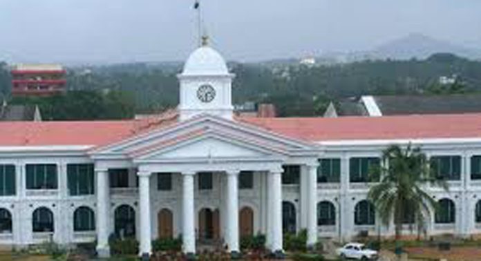 സെക്രട്ടറിയേറ്റിൽ ബയോമെട്രിക് പഞ്ചിങ് സംവിധാനം നടപ്പാക്കി സെക്രട്ടറിയേറ്റിൽ ബയോമെട്രിക് പഞ്ചിങ് സംവിധാനം നടപ്പാക്കി