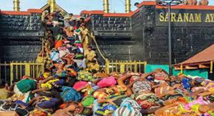 ഭക്തജനതിരക്കിൽ ശബരിമല ; മരക്കൂട്ടത്തിന് സമീപം നിയന്ത്രണവുമായി പോലീസ് ഭക്തജനതിരക്കിൽ ശബരിമല ; മരക്കൂട്ടത്തിന് സമീപം നിയന്ത്രണവുമായി പോലീസ്