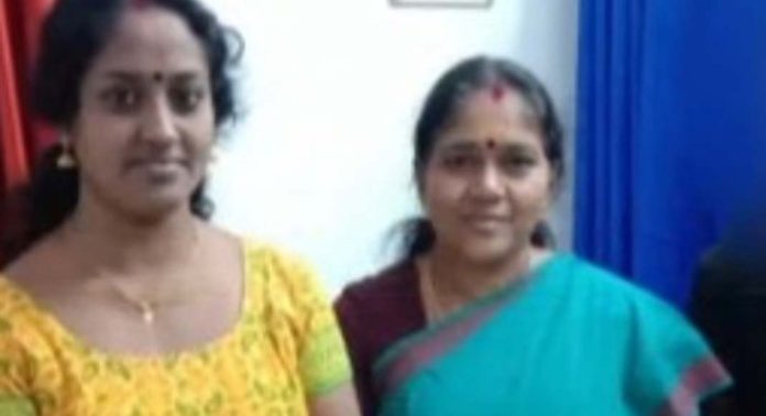 വാദം പൊളിയുന്നു ; ശോഭ സുരേന്ദ്രന്റെ വീട്ടിലെത്തിയ ചിത്രങ്ങൾ പുറത്തുവിട്ട് തിരൂർ സതീശൻ വാദം പൊളിയുന്നു ; ശോഭ സുരേന്ദ്രന്റെ വീട്ടിലെത്തിയ ചിത്രങ്ങൾ പുറത്തുവിട്ട് തിരൂർ സതീശൻ