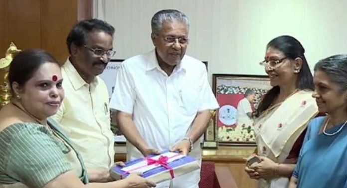 ഹേമ കമ്മിറ്റി റിപ്പോർട്ട് ; സാംസ്കാരിക വകുപ്പ് വെട്ടിയ വിവരങ്ങൾ പുറത്ത് വരും ഹേമ കമ്മിറ്റി റിപ്പോർട്ട് ; സാംസ്കാരിക വകുപ്പ് വെട്ടിയ വിവരങ്ങൾ പുറത്ത് വരും