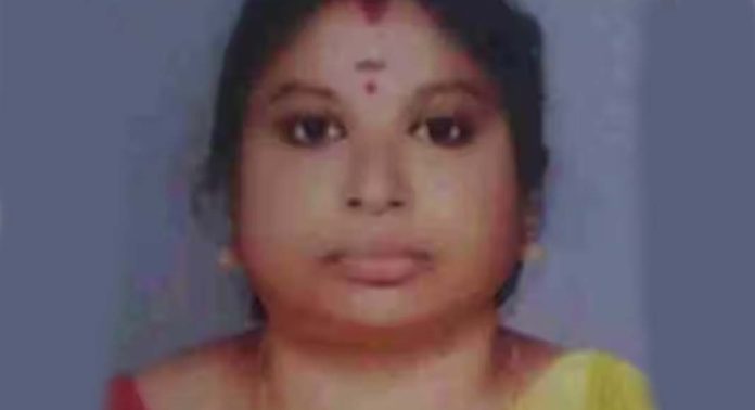 കരുനാഗപ്പള്ളിയിൽ കാണാതായ സ്ത്രീയെ കൊന്ന് കുഴിച്ചുമൂടിയ നിലയിൽ കണ്ടെത്തി കരുനാഗപ്പള്ളിയിൽ കാണാതായ സ്ത്രീയെ കൊന്ന് കുഴിച്ചുമൂടിയ നിലയിൽ കണ്ടെത്തി