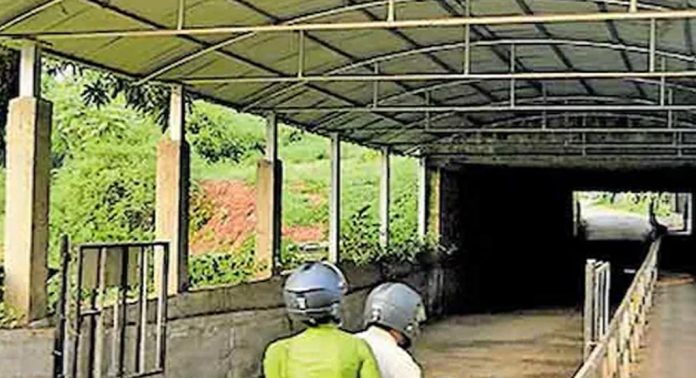 കുറ്റൂർ അടിപ്പാത ജനങ്ങള്ക്ക് ദുരിതമാകുന്നു കുറ്റൂർ അടിപ്പാത ജനങ്ങള്ക്ക് ദുരിതമാകുന്നു