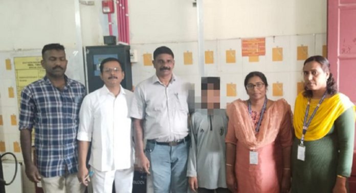 തിരുവല്ലയിൽ ബാലവേലയ്ക്ക് കൊണ്ടുവന്ന പതിനാലുകാരനെ വഴിയിൽ ഉപേക്ഷിച്ച് മലയാളി മുങ്ങിയെന്ന് പരാതി തിരുവല്ലയിൽ ബാലവേലയ്ക്ക് കൊണ്ടുവന്ന പതിനാലുകാരനെ വഴിയിൽ ഉപേക്ഷിച്ച് മലയാളി മുങ്ങിയെന്ന് പരാതി
