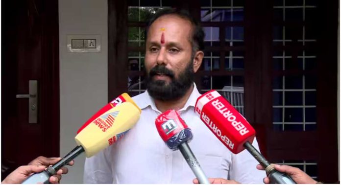 ‘അന്ന് തൃശ്ശൂരിന്റെ ചുമതല ഇപ്പോഴത്തെ പാലക്കാട് സ്ഥാനാർത്ഥിക്ക്, കൊടകര കേസ് അന്വേഷണത്തിൽ ആശങ്ക : തിരൂർ സതീഷ് ‘അന്ന് തൃശ്ശൂരിന്റെ ചുമതല ഇപ്പോഴത്തെ പാലക്കാട് സ്ഥാനാർത്ഥിക്ക്, കൊടകര കേസ് അന്വേഷണത്തിൽ ആശങ്ക : തിരൂർ സതീഷ്