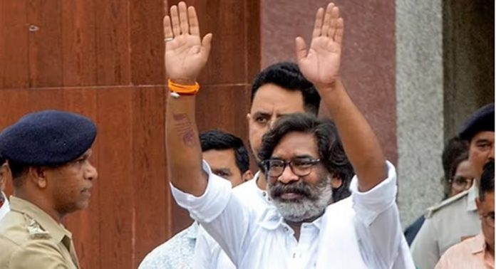 ജാർഖണ്ഡിൽ ഇൻഡ്യ സഖ്യം വീണ്ടും അധികാരത്തിലെത്തുമെന്ന് മുഖ്യമന്ത്രി ഹേമന്ത് സോറൻ ജാർഖണ്ഡിൽ ഇൻഡ്യ സഖ്യം വീണ്ടും അധികാരത്തിലെത്തുമെന്ന് മുഖ്യമന്ത്രി ഹേമന്ത് സോറൻ