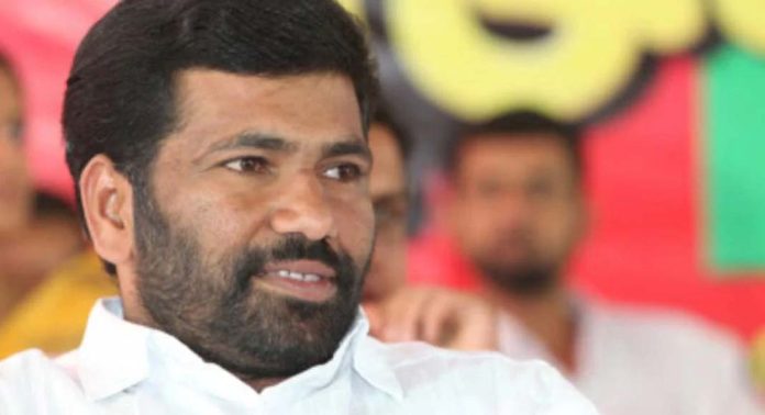 പോലീസ് പരിശോധനയ്ക്കിടെ ബോധപൂർവം നാടകം കളിക്കുകയായിരുന്നു എന്ന് ആരോപിച്ച് ടി.വി രാജേഷ് പോലീസ് പരിശോധനയ്ക്കിടെ ബോധപൂർവം നാടകം കളിക്കുകയായിരുന്നു എന്ന് ആരോപിച്ച് ടി.വി രാജേഷ്