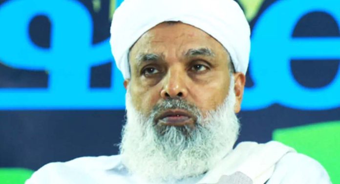 ഉമർഫൈസി മുക്കത്തെ മുശാവറയിൽ നിന്ന് പുറത്താക്കണമെന്ന് ഒരു വിഭാഗം ; പ്രമേയം പാസാക്കി ഉമർഫൈസി മുക്കത്തെ മുശാവറയിൽ നിന്ന് പുറത്താക്കണമെന്ന് ഒരു വിഭാഗം ; പ്രമേയം പാസാക്കി