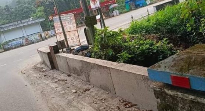 വാര്ത്തകള്ക്ക് പിന്നാലെ പ്ലാച്ചേരി പാലത്തിന്റെ കൈവരികള് അറ്റകുറ്റപ്പണി നടത്തി പൊതുമരാമത്ത് വകുപ്പ് വാര്ത്തകള്ക്ക് പിന്നാലെ പ്ലാച്ചേരി പാലത്തിന്റെ കൈവരികള് അറ്റകുറ്റപ്പണി നടത്തി പൊതുമരാമത്ത് വകുപ്പ്