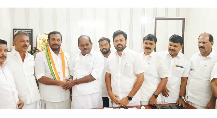 ഇന്ത്യന് നാഷണല് കോണ്ഗ്രസില് ചേര്ന്നു ഇന്ത്യന് നാഷണല് കോണ്ഗ്രസില് ചേര്ന്നു