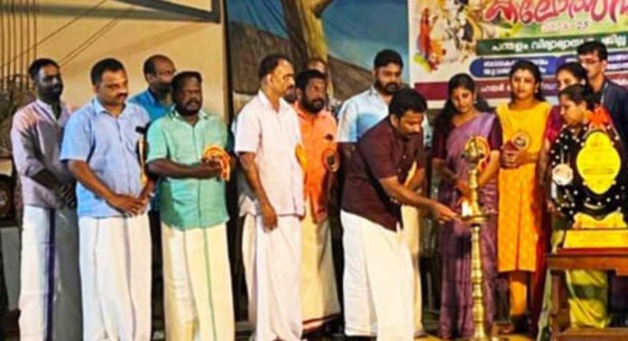 പന്തളം ഉപജില്ല സ്കൂൾ കലോത്സവത്തിൽ ഹെെസ്ക്കൂൾ ജനറൽ വിഭാഗത്തിൽ തുമ്പമൺ എം ജി എച്ച് എസ് എസ് 209 പോയിൻ്റുമായി ഓവറോൾ കിരീടം നേടി പന്തളം ഉപജില്ല സ്കൂൾ കലോത്സവത്തിൽ ഹെെസ്ക്കൂൾ ജനറൽ വിഭാഗത്തിൽ തുമ്പമൺ എം ജി എച്ച് എസ് എസ് 209 പോയിൻ്റുമായി ഓവറോൾ കിരീടം നേടി