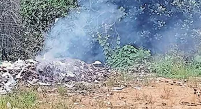 വടശേരിക്കര ചന്തയില് മാലിന്യം കത്തിക്കുന്നതായി പരാതി വടശേരിക്കര ചന്തയില് മാലിന്യം കത്തിക്കുന്നതായി പരാതി