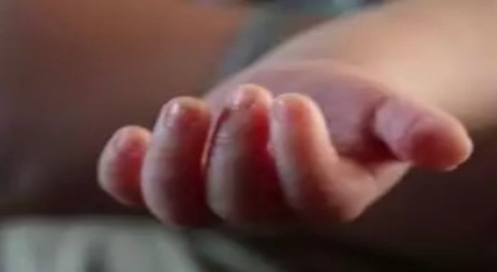 ഉത്തർപ്രദേശിൽ പാതി കത്തിക്കരിഞ്ഞ നിലയിൽ നാല് വയസ്സുകാരൻ്റെ മൃതദേഹം കണ്ടെത്തി ഉത്തർപ്രദേശിൽ പാതി കത്തിക്കരിഞ്ഞ നിലയിൽ നാല് വയസ്സുകാരൻ്റെ മൃതദേഹം കണ്ടെത്തി