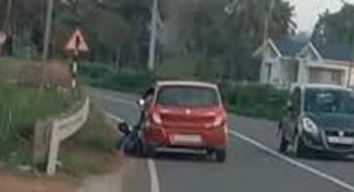 നെടുമൺകാവ് ജംഗ്ഷനിലെ റോഡ് വികസനം ഒഴിവാക്കിയനിലയിൽ നെടുമൺകാവ് ജംഗ്ഷനിലെ റോഡ് വികസനം ഒഴിവാക്കിയനിലയിൽ