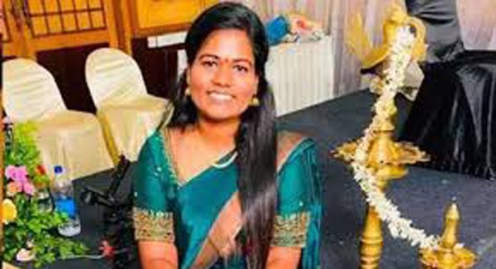 അമ്മു സജീവിന്റെ മരണം ; പ്രിന്സിപ്പലിനെ സ്ഥലം മാറ്റിയതിൽ പ്രതികരിച്ച് അച്ഛൻ സജീവ് അമ്മു സജീവിന്റെ മരണം ; പ്രിന്സിപ്പലിനെ സ്ഥലം മാറ്റിയതിൽ പ്രതികരിച്ച് അച്ഛൻ സജീവ്