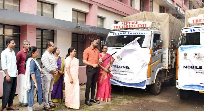 പമ്പയിലേക്കും നിലയ്ക്കലേക്കുമായി രണ്ട് മൊബൈൽ ട്രീറ്റ് മെന്റ് യൂണിറ്റുകൾ എത്തി പമ്പയിലേക്കും നിലയ്ക്കലേക്കുമായി രണ്ട് മൊബൈൽ ട്രീറ്റ് മെന്റ് യൂണിറ്റുകൾ എത്തി