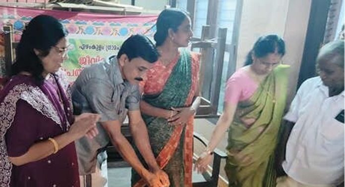 ഏഴംകുളം ഗവ.ആയുർവേദ ഡിസ്പെൻസറിയിൽ ജീവിതശൈലീരോഗനിയന്ത്രണവും ചികിത്സയും പദ്ധതി തുടങ്ങി ഏഴംകുളം ഗവ.ആയുർവേദ ഡിസ്പെൻസറിയിൽ ജീവിതശൈലീരോഗനിയന്ത്രണവും ചികിത്സയും പദ്ധതി തുടങ്ങി