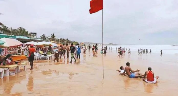 ഗോവയിലെ കലാന്ഗുട്ട് ബീച്ചില് വിനോദസഞ്ചാര ബോട്ട് മറിഞ്ഞ് ഒരാള് മരിച്ചു ഗോവയിലെ കലാന്ഗുട്ട് ബീച്ചില് വിനോദസഞ്ചാര ബോട്ട് മറിഞ്ഞ് ഒരാള് മരിച്ചു
