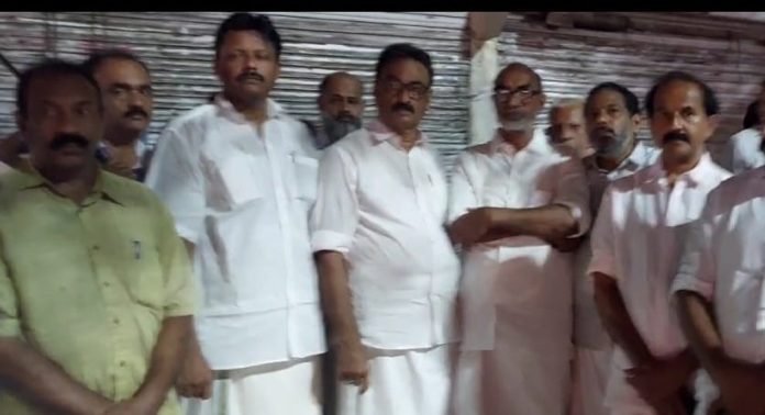 പഴകുളം കോണ്ഗ്രസ് മേഖലാ കമ്മിറ്റി പ്രകടനവും പ്രതിഷേധ യോഗവും സംഘിടിപ്പിച്ചു പഴകുളം കോണ്ഗ്രസ് മേഖലാ കമ്മിറ്റി പ്രകടനവും പ്രതിഷേധ യോഗവും സംഘിടിപ്പിച്ചു
