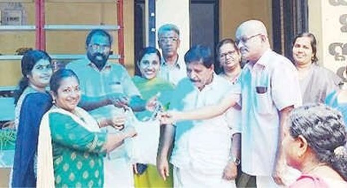 പെരുമ്പുഴയിൽ ആരംഭിച്ച നവീകരിച്ച കൃഷിഭവൻ ഉദ്ഘാടനം ചെയ്തു പെരുമ്പുഴയിൽ ആരംഭിച്ച നവീകരിച്ച കൃഷിഭവൻ ഉദ്ഘാടനം ചെയ്തു