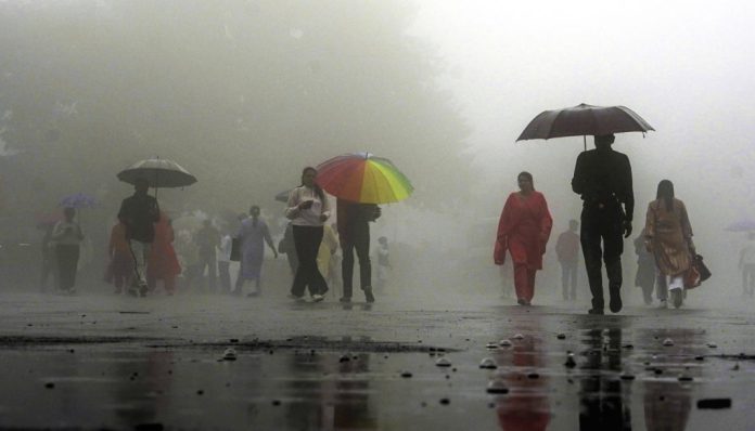 സംസ്ഥാനത്ത് അതിതീവ്രമഴയ്ക്ക് സാധ്യത ; നാലു ജില്ലകളില് റെഡ് അലര്ട്ട് ; അഞ്ചിടത്ത് ഓറഞ്ച് സംസ്ഥാനത്ത് അതിതീവ്രമഴയ്ക്ക് സാധ്യത ; നാലു ജില്ലകളില് റെഡ് അലര്ട്ട് ; അഞ്ചിടത്ത് ഓറഞ്ച്