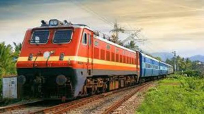 15 ദിവസത്തിലൊരിക്കൽ പുതപ്പുകൾ കഴുകുമെന്ന് റെയിൽവേ 15 ദിവസത്തിലൊരിക്കൽ പുതപ്പുകൾ കഴുകുമെന്ന് റെയിൽവേ