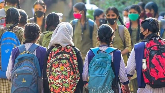 കനത്ത മഴ : വയനാട്ടില് വിദ്യാഭ്യാസ സ്ഥാപനങ്ങള്ക്ക് നാളെ അവധി കനത്ത മഴ : വയനാട്ടില് വിദ്യാഭ്യാസ സ്ഥാപനങ്ങള്ക്ക് നാളെ അവധി