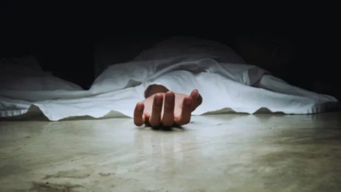 മധ്യപ്രദേശിൽ ആംബുലൻസ് മറിഞ്ഞ് നാലുപേർ മരിച്ചു മധ്യപ്രദേശിൽ ആംബുലൻസ് മറിഞ്ഞ് നാലുപേർ മരിച്ചു