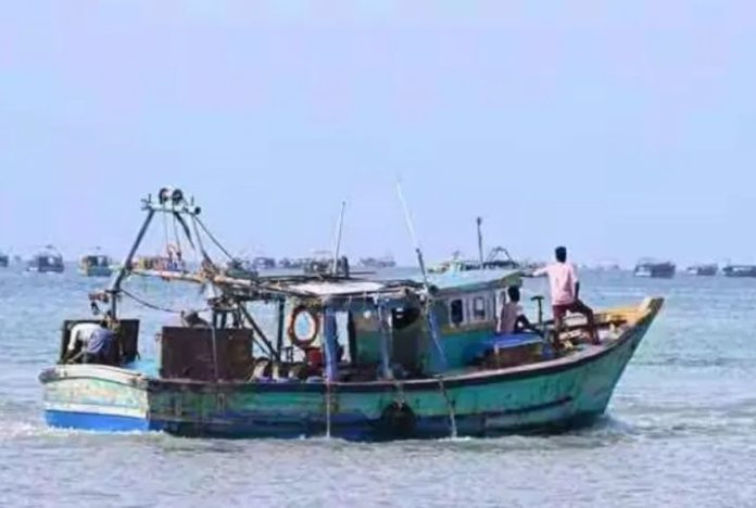 തമിഴ്നാട്ടിൽ നിന്നുള്ള 18 മത്സ്യത്തൊഴിലാളികളെ ശ്രീലങ്കൻ നാവികസേന അറസ്റ്റ് ചെയ്തു തമിഴ്നാട്ടിൽ നിന്നുള്ള 18 മത്സ്യത്തൊഴിലാളികളെ ശ്രീലങ്കൻ നാവികസേന അറസ്റ്റ് ചെയ്തു