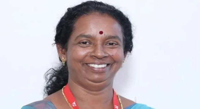 ഇടുക്കി ജില്ലയുടെ ആദ്യ വനിതാ ഏരിയ സെക്രട്ടറിയായി എംഎം മണിയുടെ മകൾ സുമ സുരേന്ദ്രൻ ഇടുക്കി ജില്ലയുടെ ആദ്യ വനിതാ ഏരിയ സെക്രട്ടറിയായി എംഎം മണിയുടെ മകൾ സുമ സുരേന്ദ്രൻ