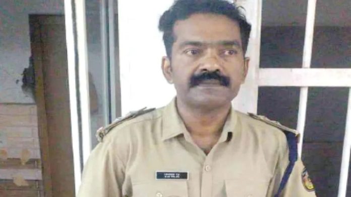 എസ്.ഐ ചമഞ്ഞ് തട്ടിപ്പ് ; ചാവക്കാട് സ്വദേശി പിടിയിൽ എസ്.ഐ ചമഞ്ഞ് തട്ടിപ്പ് ; ചാവക്കാട് സ്വദേശി പിടിയിൽ