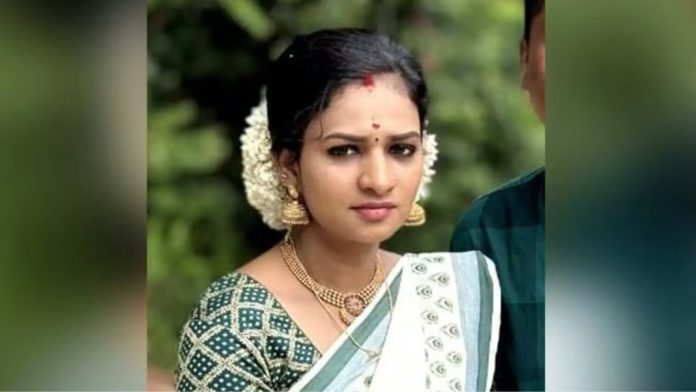 നവവധു ഭര്ത്താവിന്റെ വീട്ടില് തൂങ്ങിമരിച്ച നിലയില് നവവധു ഭര്ത്താവിന്റെ വീട്ടില് തൂങ്ങിമരിച്ച നിലയില്