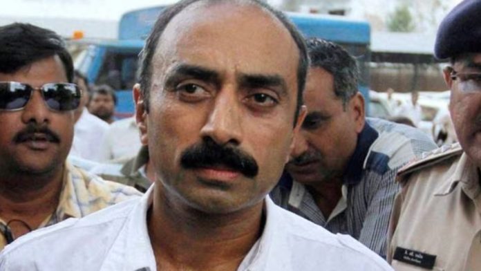 1997-ലെ കസ്റ്റഡി പീഡനക്കേസ് : സഞ്ജീവ് ഭട്ടിനെ വെറുതെ വിട്ട് ഗുജറാത്ത് കോടതി 1997-ലെ കസ്റ്റഡി പീഡനക്കേസ് : സഞ്ജീവ് ഭട്ടിനെ വെറുതെ വിട്ട് ഗുജറാത്ത് കോടതി