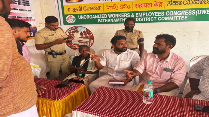 ഒറ്റപ്പെട്ട മാളികപ്പുറത്ത് അമ്മയ്ക്ക് കൈത്താങ്ങായി ദേശീയ അസംഘടിത തൊഴിലാളി കോൺഗ്രസ് ശബരിമല ഹെൽപ്പ് ഡെസ്ക് ഒറ്റപ്പെട്ട മാളികപ്പുറത്ത് അമ്മയ്ക്ക് കൈത്താങ്ങായി ദേശീയ അസംഘടിത തൊഴിലാളി കോൺഗ്രസ് ശബരിമല ഹെൽപ്പ് ഡെസ്ക്