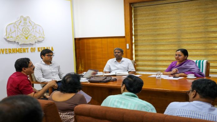 പ്രമേഹ രോഗ പ്രതിരോധത്തിലും ചികിത്സയിലും നിര്ണായക ചുവടുവയ്പ്പുമായി കേരളം ; പ്രമേഹം ബാധിക്കുന്നവരുടെ എണ്ണത്തില് ഗണ്യമായ കുറവുണ്ടാക്കാന് ആക്ഷന് പ്ലാന് : മന്ത്രി വീണാ ജോര്ജ് പ്രമേഹ രോഗ പ്രതിരോധത്തിലും ചികിത്സയിലും നിര്ണായക ചുവടുവയ്പ്പുമായി കേരളം ; പ്രമേഹം ബാധിക്കുന്നവരുടെ എണ്ണത്തില് ഗണ്യമായ കുറവുണ്ടാക്കാന് ആക്ഷന് പ്ലാന് : മന്ത്രി വീണാ ജോര്ജ്