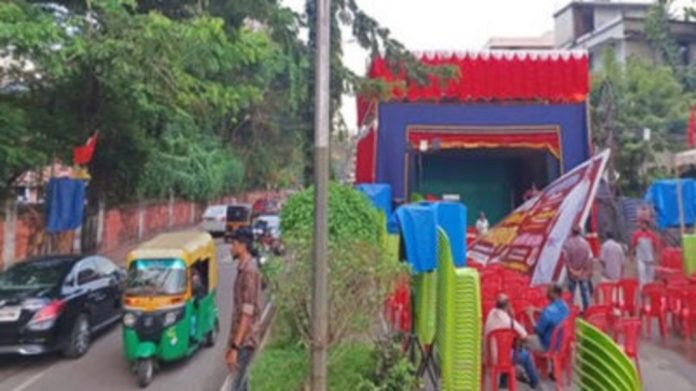സെക്രട്ടറിയേറ്റിന് മുന്നിൽ റോഡ് കയ്യേറി സമര പന്തൽ ; ജോയിന്റ് കൗണ്സിൽ നേതാക്കള് അടക്കം 150പേർക്കെതിരെ കേസ് സെക്രട്ടറിയേറ്റിന് മുന്നിൽ റോഡ് കയ്യേറി സമര പന്തൽ ; ജോയിന്റ് കൗണ്സിൽ നേതാക്കള് അടക്കം 150പേർക്കെതിരെ കേസ്