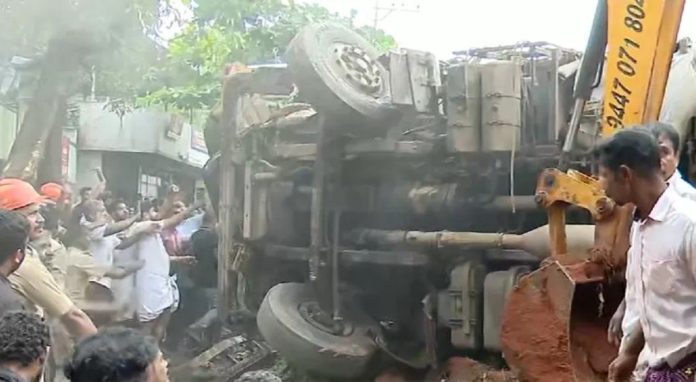 പാലക്കാട് മണ്ണാർക്കാട് അപകടം ; അനുശോചിച്ച് മുഖ്യമന്ത്രി പാലക്കാട് മണ്ണാർക്കാട് അപകടം ; അനുശോചിച്ച് മുഖ്യമന്ത്രി
