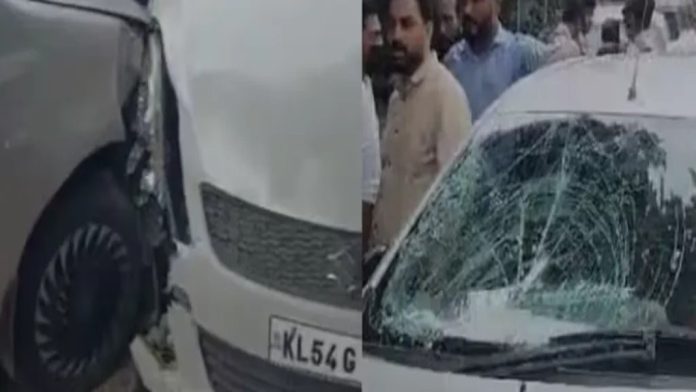 പരീക്ഷ കഴിഞ്ഞ് മടങ്ങുകയായിരുന്ന വിദ്യാർത്ഥികളുടെ ഇടയിലേക്ക് കാർ ഇടിച്ചുകയറി അപകടം ; മൂന്ന്പേർക്ക് പരിക്ക് പരീക്ഷ കഴിഞ്ഞ് മടങ്ങുകയായിരുന്ന വിദ്യാർത്ഥികളുടെ ഇടയിലേക്ക് കാർ ഇടിച്ചുകയറി അപകടം ; മൂന്ന്പേർക്ക് പരിക്ക്