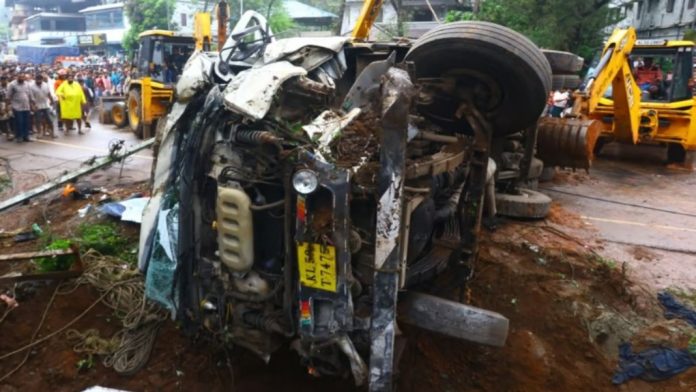 പനയമ്പാടം അപകടം : രണ്ടു ലോറി ഡ്രൈവര്മാര്ക്കെതിരെയും കേസ് പനയമ്പാടം അപകടം : രണ്ടു ലോറി ഡ്രൈവര്മാര്ക്കെതിരെയും കേസ്