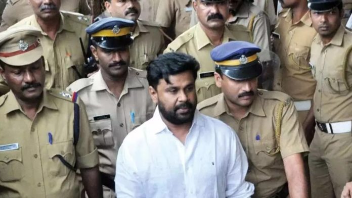 നടിയെ ആക്രമിച്ച കേസ് : അന്തിമ വാദം തുറന്ന കോടതിയിൽ വേണമെന്ന ഹർജി തിങ്കളാഴ്ച്ച പരിഗണിക്കും നടിയെ ആക്രമിച്ച കേസ് : അന്തിമ വാദം തുറന്ന കോടതിയിൽ വേണമെന്ന ഹർജി തിങ്കളാഴ്ച്ച പരിഗണിക്കും