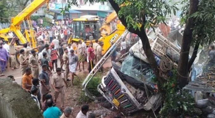 പനയംപാടം അപകടം : ഉദ്യോഗസ്ഥരുടെ നേതൃത്വത്തിൽ സംയുക്ത പരിശോധന നടത്തി പനയംപാടം അപകടം : ഉദ്യോഗസ്ഥരുടെ നേതൃത്വത്തിൽ സംയുക്ത പരിശോധന നടത്തി