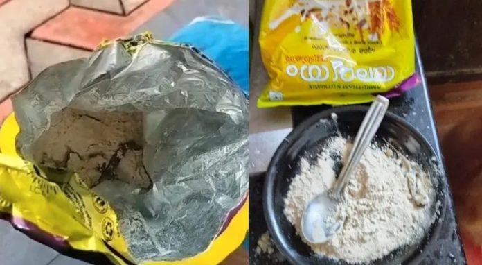 അങ്കണവാടിയില് നിന്നും വിതരണം ചെയ്ത അമൃതം പൊടിയില് ചത്ത പല്ലിയെ കണ്ടെത്തി അങ്കണവാടിയില് നിന്നും വിതരണം ചെയ്ത അമൃതം പൊടിയില് ചത്ത പല്ലിയെ കണ്ടെത്തി