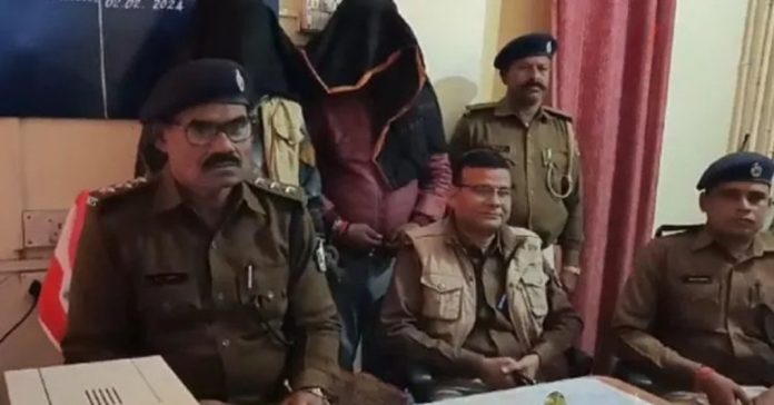 വ്യാജ ആധാറും പാൻകാർഡും നിർമ്മിക്കുന്ന സംഘം അറസ്റ്റിൽ വ്യാജ ആധാറും പാൻകാർഡും നിർമ്മിക്കുന്ന സംഘം അറസ്റ്റിൽ