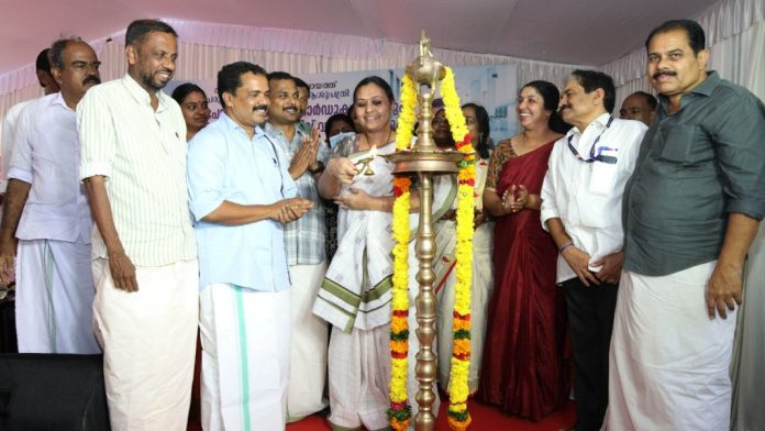 രോഗികളെ അനാവശ്യമായി മെഡിക്കല് കോളേജിലേക്ക് റഫര് ചെയ്യരുത് : മന്ത്രി വീണാ ജോര്ജ് രോഗികളെ അനാവശ്യമായി മെഡിക്കല് കോളേജിലേക്ക് റഫര് ചെയ്യരുത് : മന്ത്രി വീണാ ജോര്ജ്